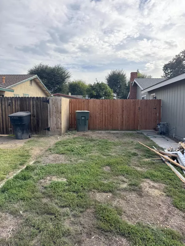 Visalia, CA 93292,1732 S Burke Street