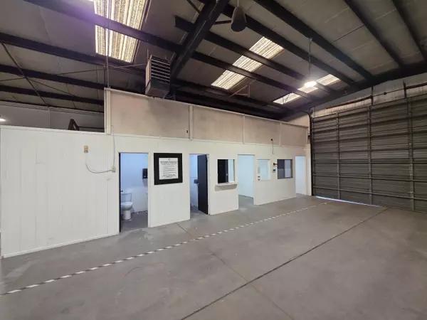 Visalia, CA 93292,727 E Center Avenue