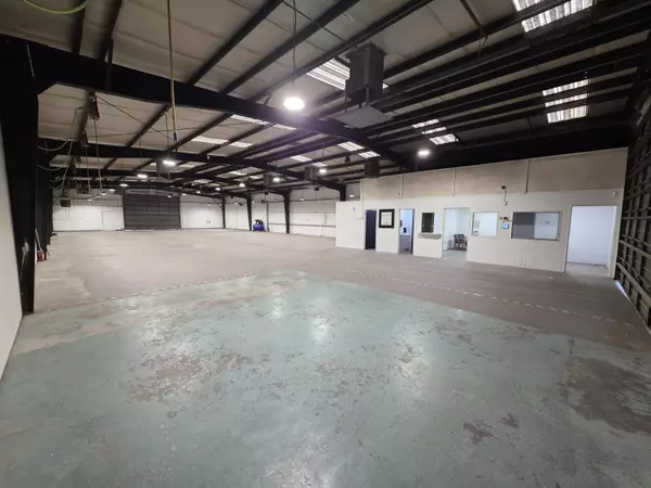 Visalia, CA 93292,727 E Center Avenue