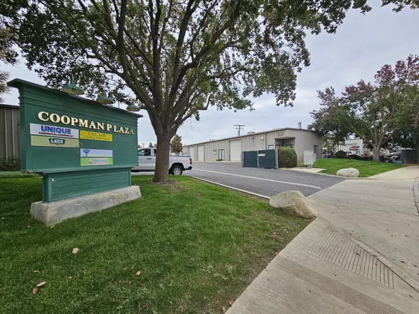 110 N Valley Oaks Drive, Visalia, CA 93292