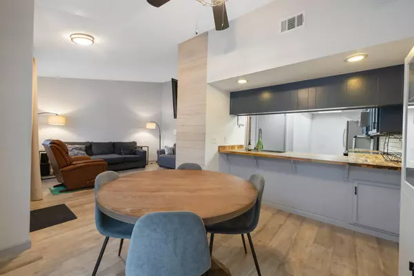 Visalia, CA 93292,1047 S Pinkham Street