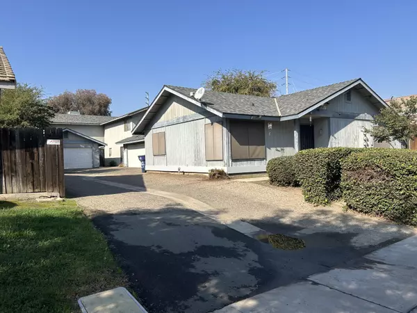 1011 N Lynora Street, Tulare, CA 93274