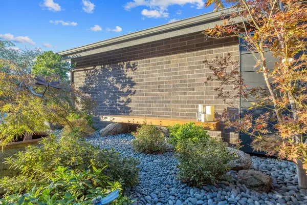 Visalia, CA 93291,716 N Silvervale Drive