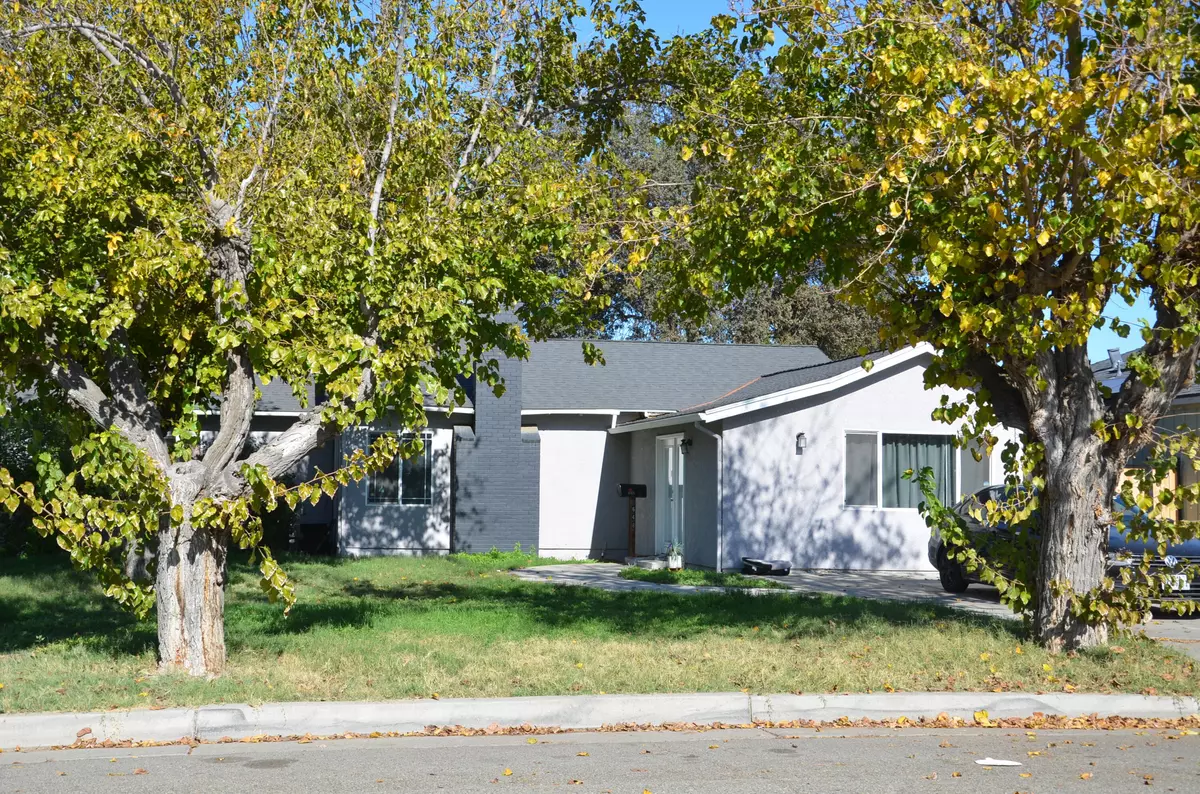 Lemoore, CA 93245,648 B Street