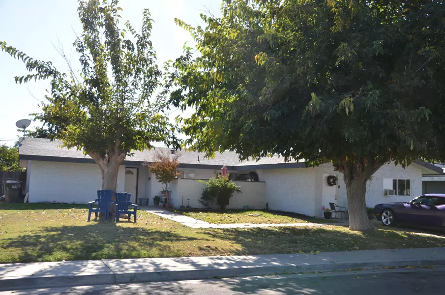 217 W Hazelwood Drive, Lemoore, CA 93245