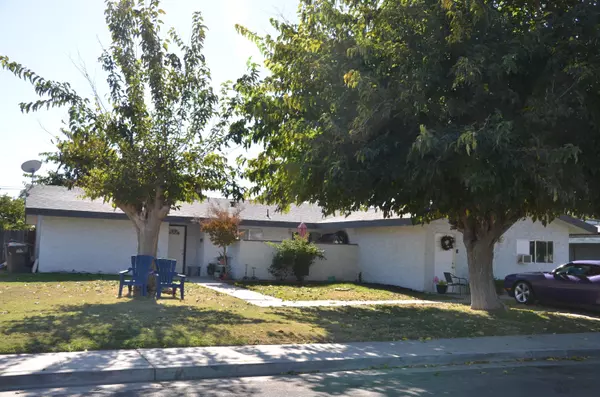 217 W Hazelwood Drive, Lemoore, CA 93245