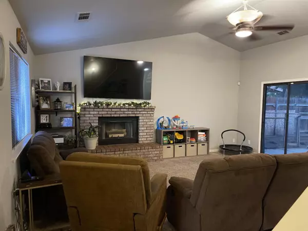 Tulare, CA 93274,843 N Milner Street