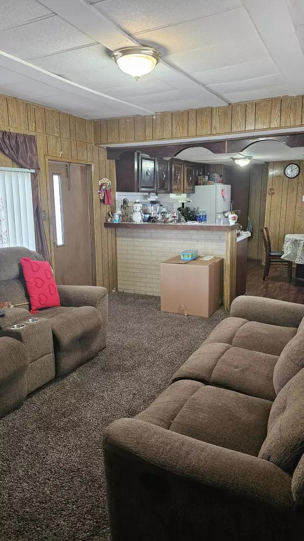 Lindsay, CA 93247,690 W Hermosa Street #20