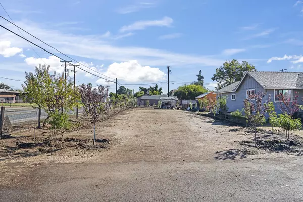 33196 Rd 159, Ivanhoe, CA 93235