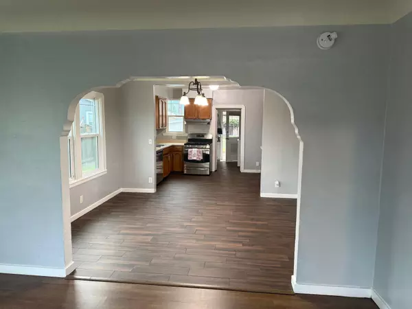 Visalia, CA 93291,1409 N Divisadero Street