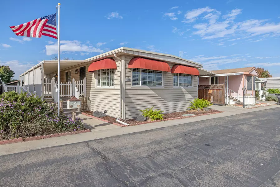 1255 W Grangeville Boulevard #25, Hanford, CA 93230