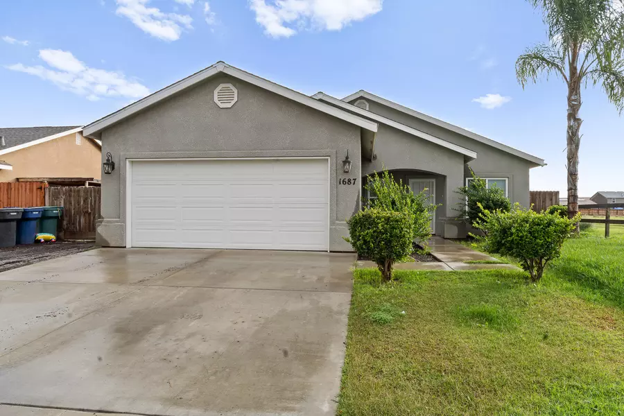 1687 Santa Barbara Avenue, Tulare, CA 93274