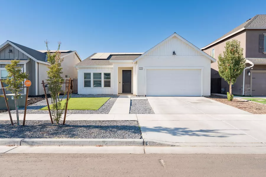 2608 W Heather Lane, Hanford, CA 93230