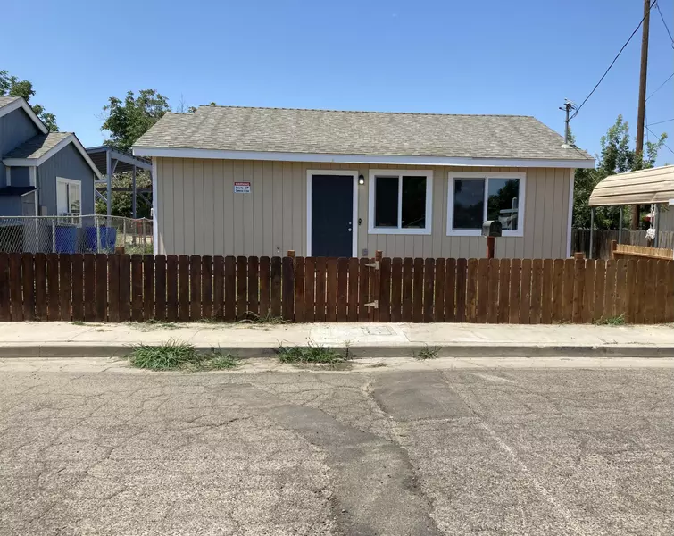209 S Magnolia Ave Avenue, Farmersville, CA 93223