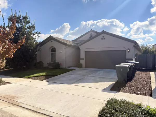 1003 W Porter Avenue, Visalia, CA 93291