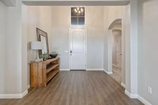 Visalia, CA 93291,6737 W Wren Avenue