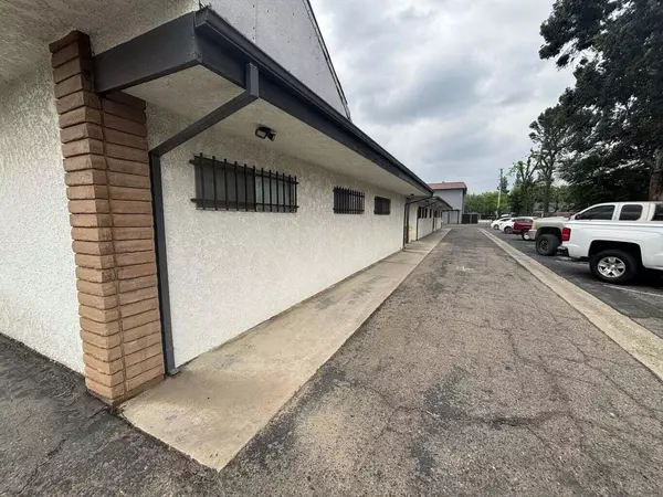 Porterville, CA 93257,313-317 W Henderson Avenue