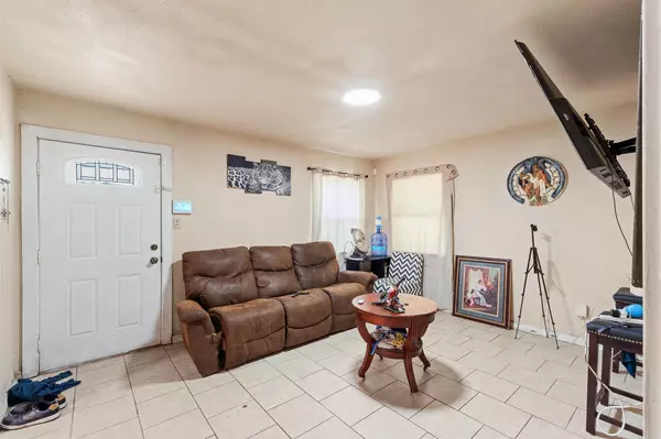 Visalia, CA 93291,1106 N West Street