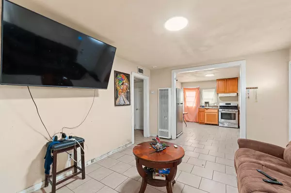 Visalia, CA 93291,1106 N West Street