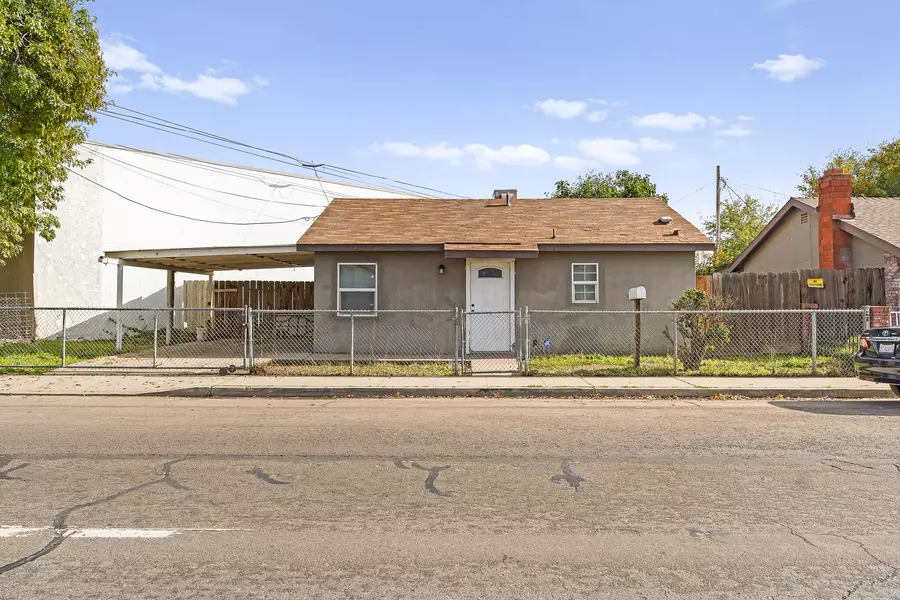 1106 N West Street, Visalia, CA 93291