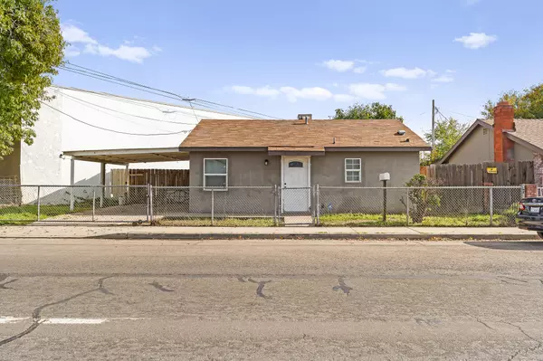 1106 N West Street, Visalia, CA 93291