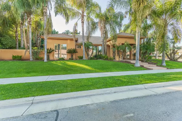 2135 SE Cottonwood Circle, Visalia, CA 93277