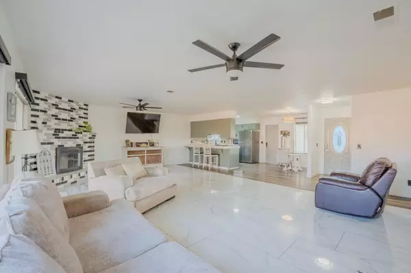 Visalia, CA 93277,1136 W Seeger Avenue