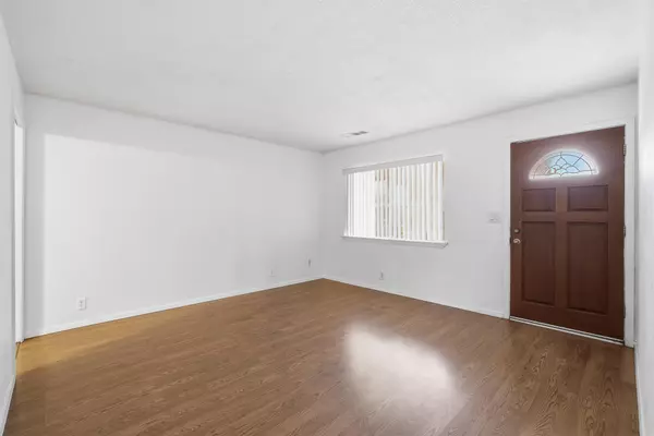 Tulare, CA 93274,1214 S Spruce Street