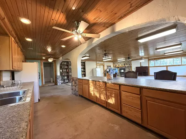 Three Rivers, CA 93271,42751 N Fork Drive