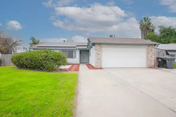 1629 S Rossmoor Court, Visalia, CA 93277