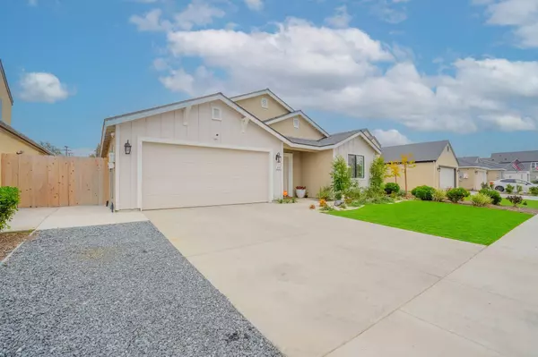 Visalia, CA 93292,2121 E Oak Avenue