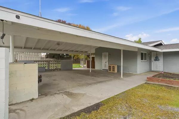 Visalia, CA 93292,807 S Mcauliff Street