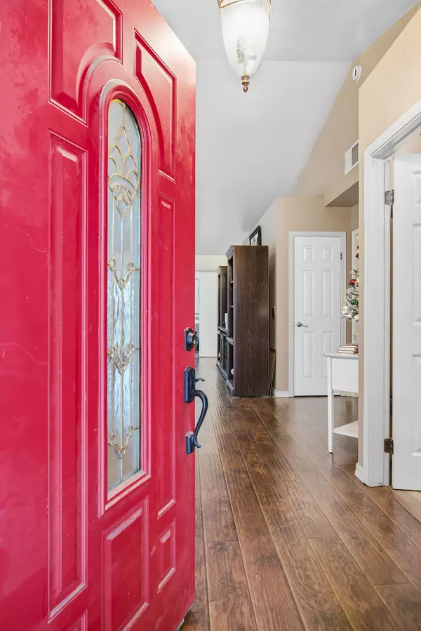 Visalia, CA 93291,901 N Oakwood Court