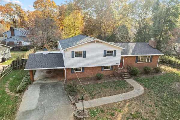 2970 St Claire Road, Winston-salem, NC 27106