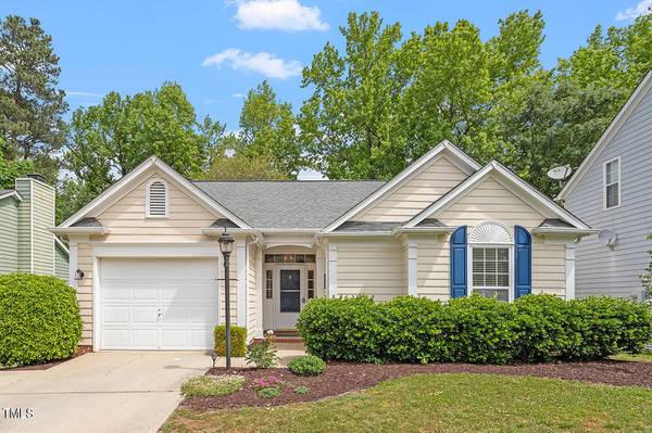 804 Silverstone Way, Holly Springs, NC 27540