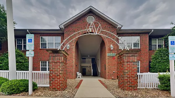 201 Sturbridge Drive, Clayton, NC 27520