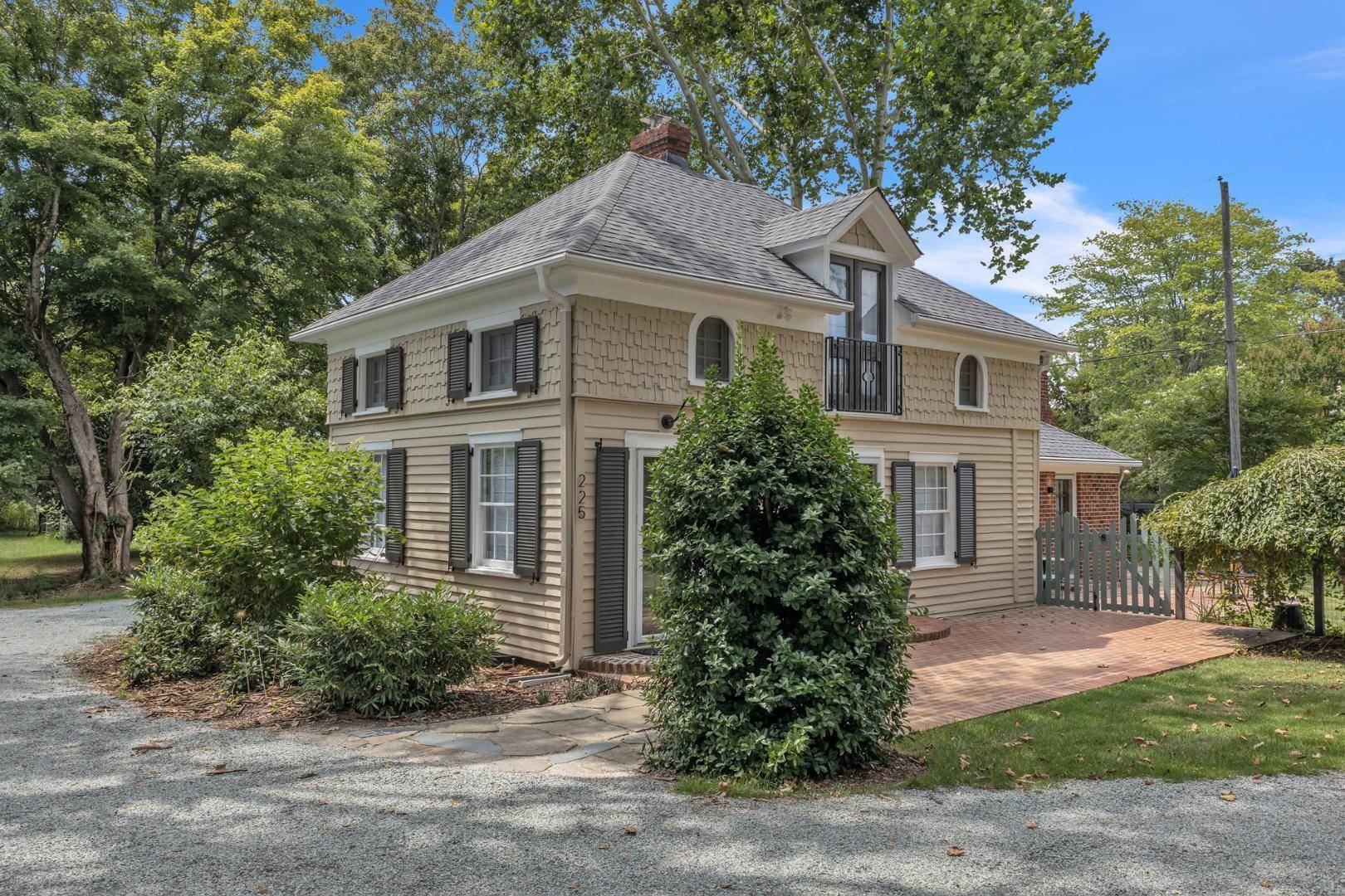 225 E Corbin Street, Hillsborough, NC 27278