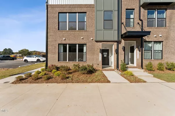 1207 Shaw View Alley #101, Raleigh, NC 27601