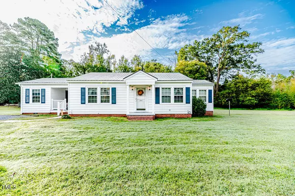 201 Colonial Avenue, Goldston, NC 27252