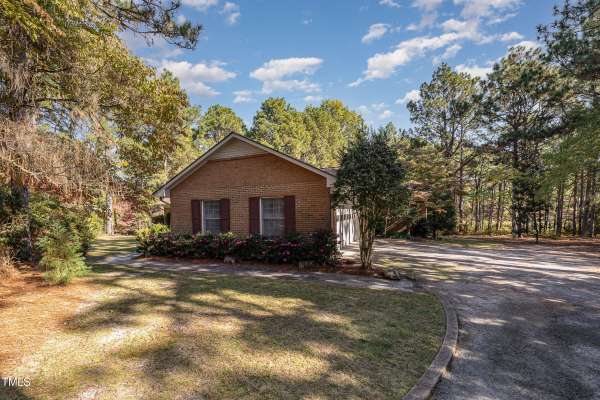 9 Highland Drive, Whispering Pines, NC 28327