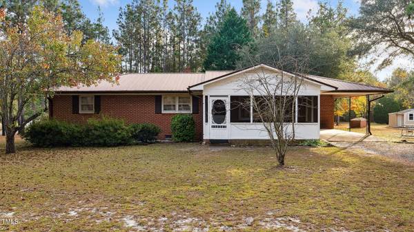 825 Quewhiffle Road, Aberdeen, NC 28315