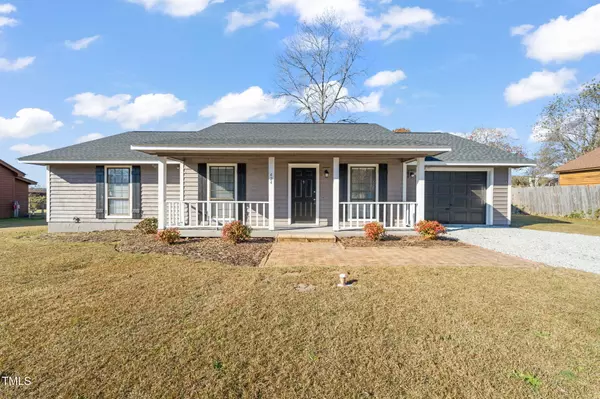 424 Sierra Trail Trail, Spring Lake, NC 28390