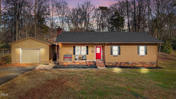 3220 Oakridge Drive, Graham, NC 27253