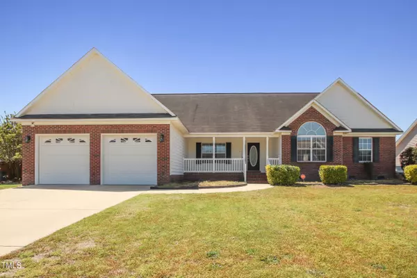 818 Running Horse Lane, Hope Mills, NC 28348
