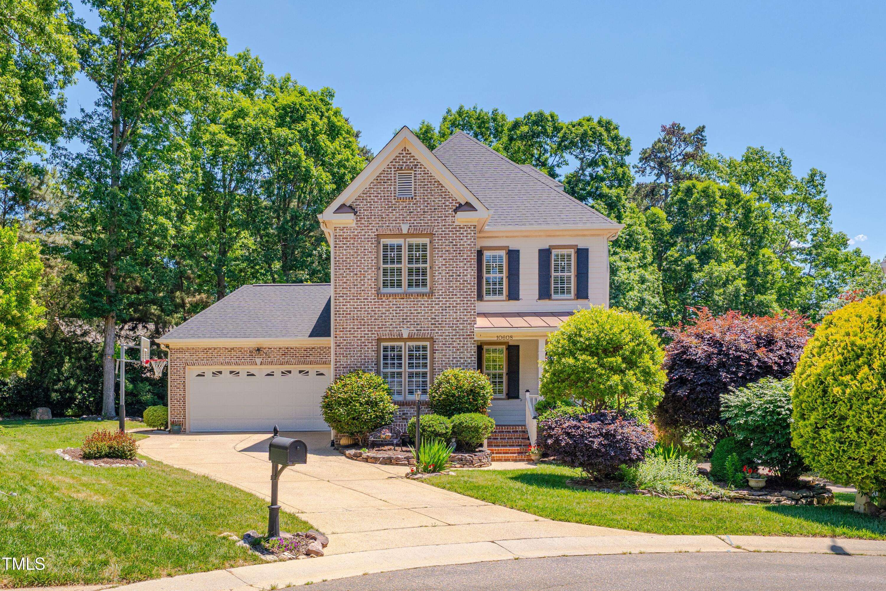 10608 Thornbury Crest Ct Court, Raleigh, NC 27614