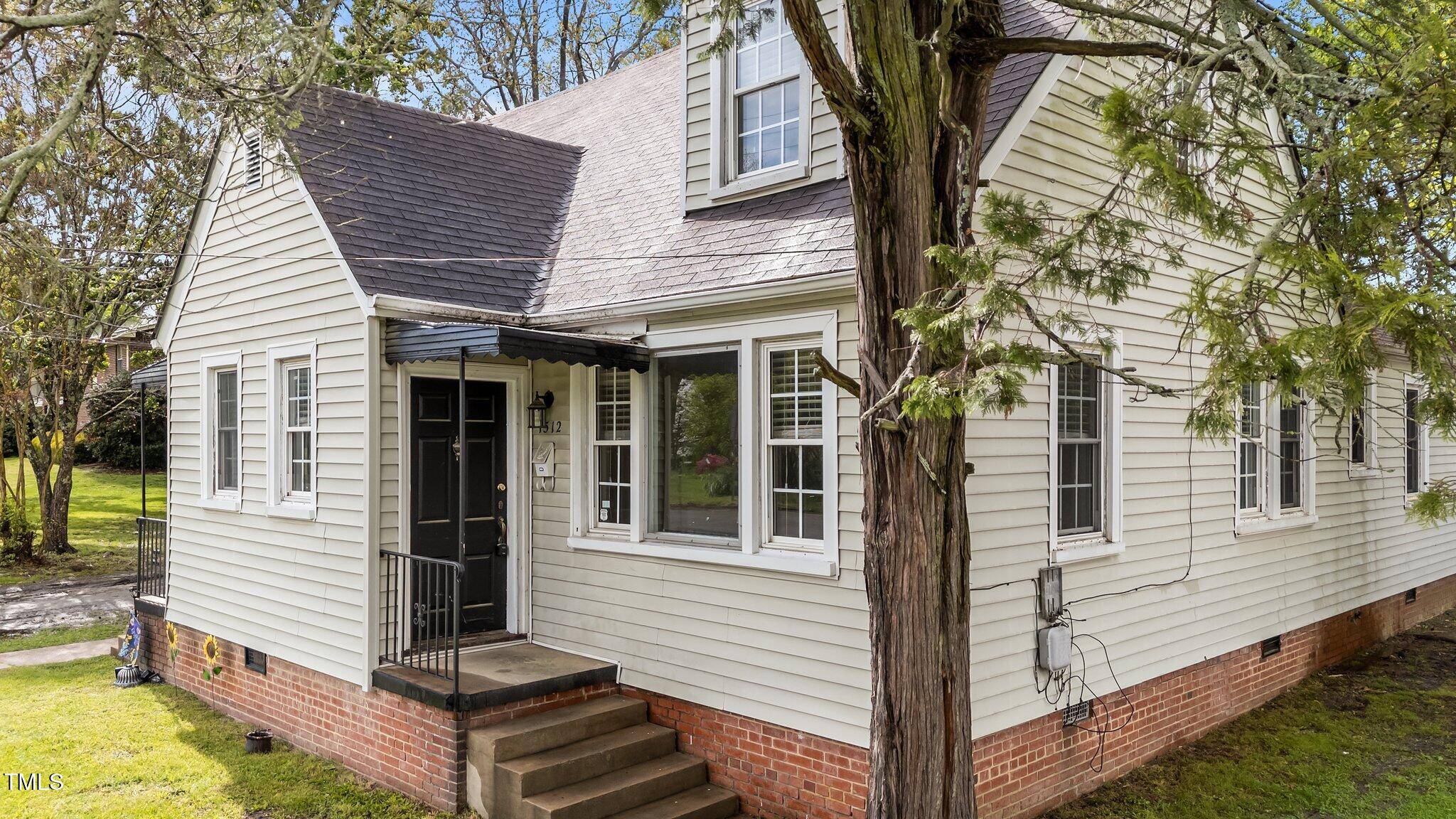 1512 Oxford Road, Henderson, NC 27536