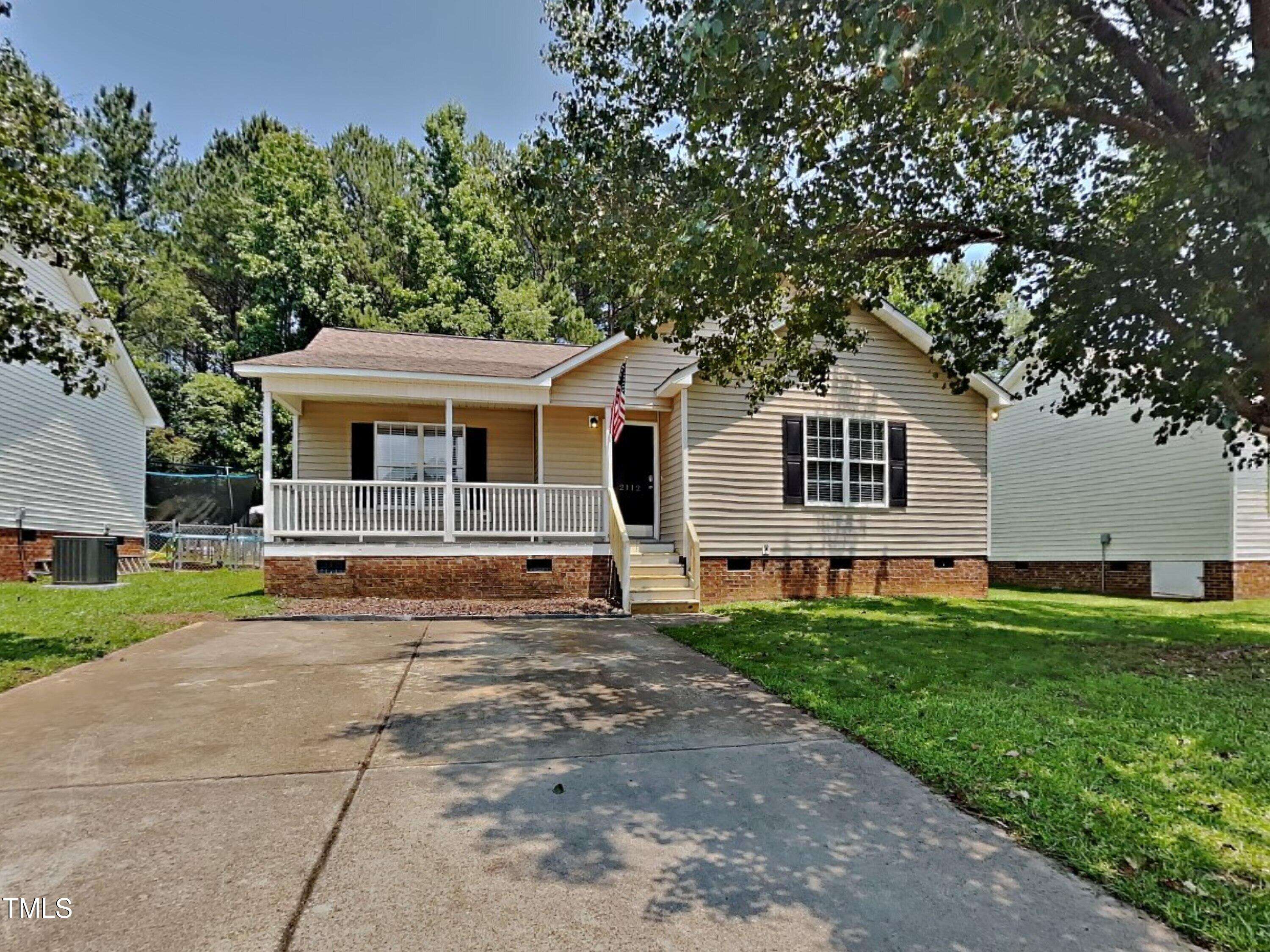 2112 Mckinnon Drive, Clayton, NC 27520