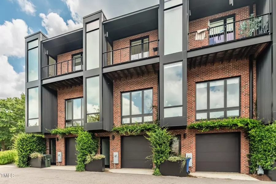 402 Chavis Way, Raleigh, NC 27601