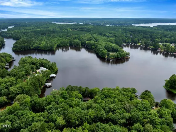 Bracey, VA 23919,288 Lucky Lane