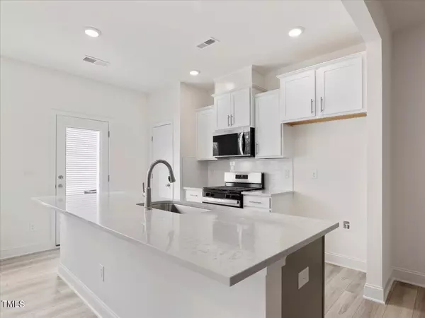 806 Kensley Grv Lane ##8, Fuquay Varina, NC 27526